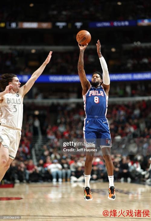 乔治三分7中0表现低迷，全场17投8中仍砍25分7助