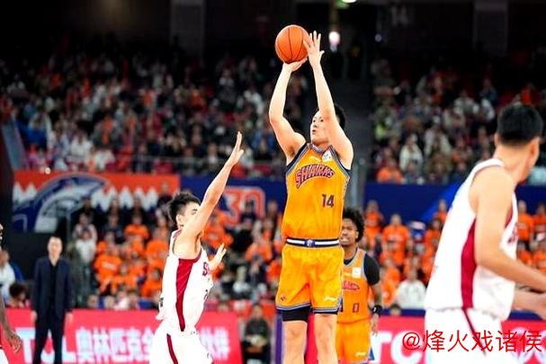 九连胜!上海大鲨鱼主场击败山西队 九连胜!上海大鲨鱼主场击败山西队