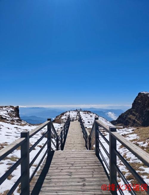 云南昆明：北纬26°稀有雪山开启雪域旅游新篇章