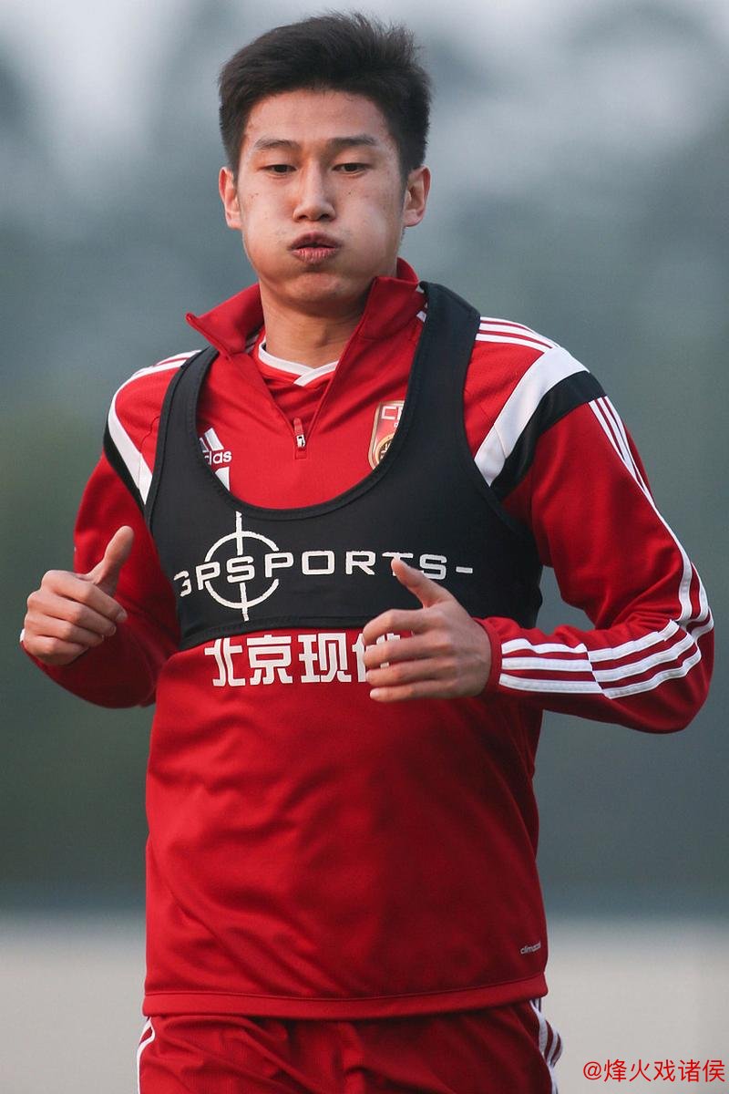 于海寄语年轻球员：尽早留洋踢球 切勿好高骛远