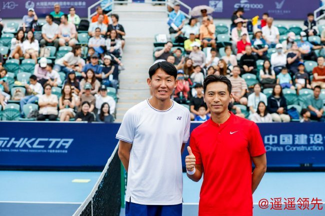 崔杰（左）、黄子恒（右）